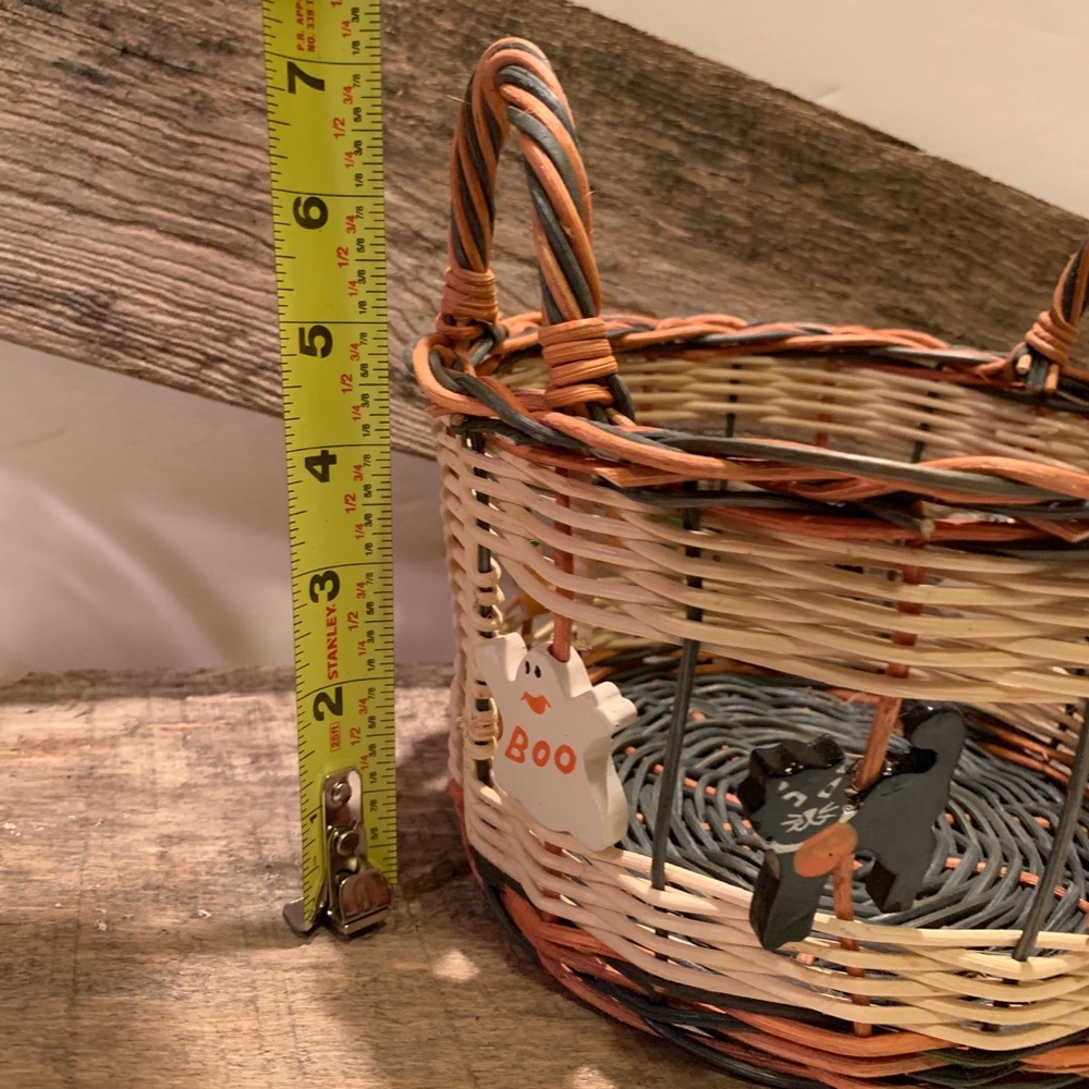 MEDIUM WOVEN HALLOWEEN BASKET. - Picture 8 of 9